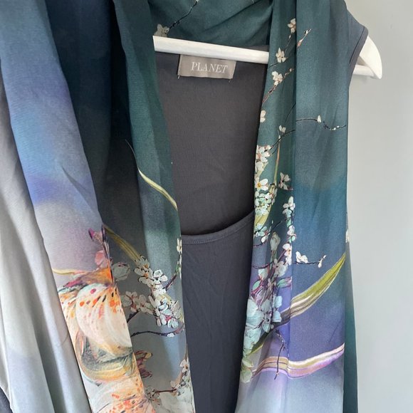 Planet Romantic Floral Dress - Picture 2 of 3